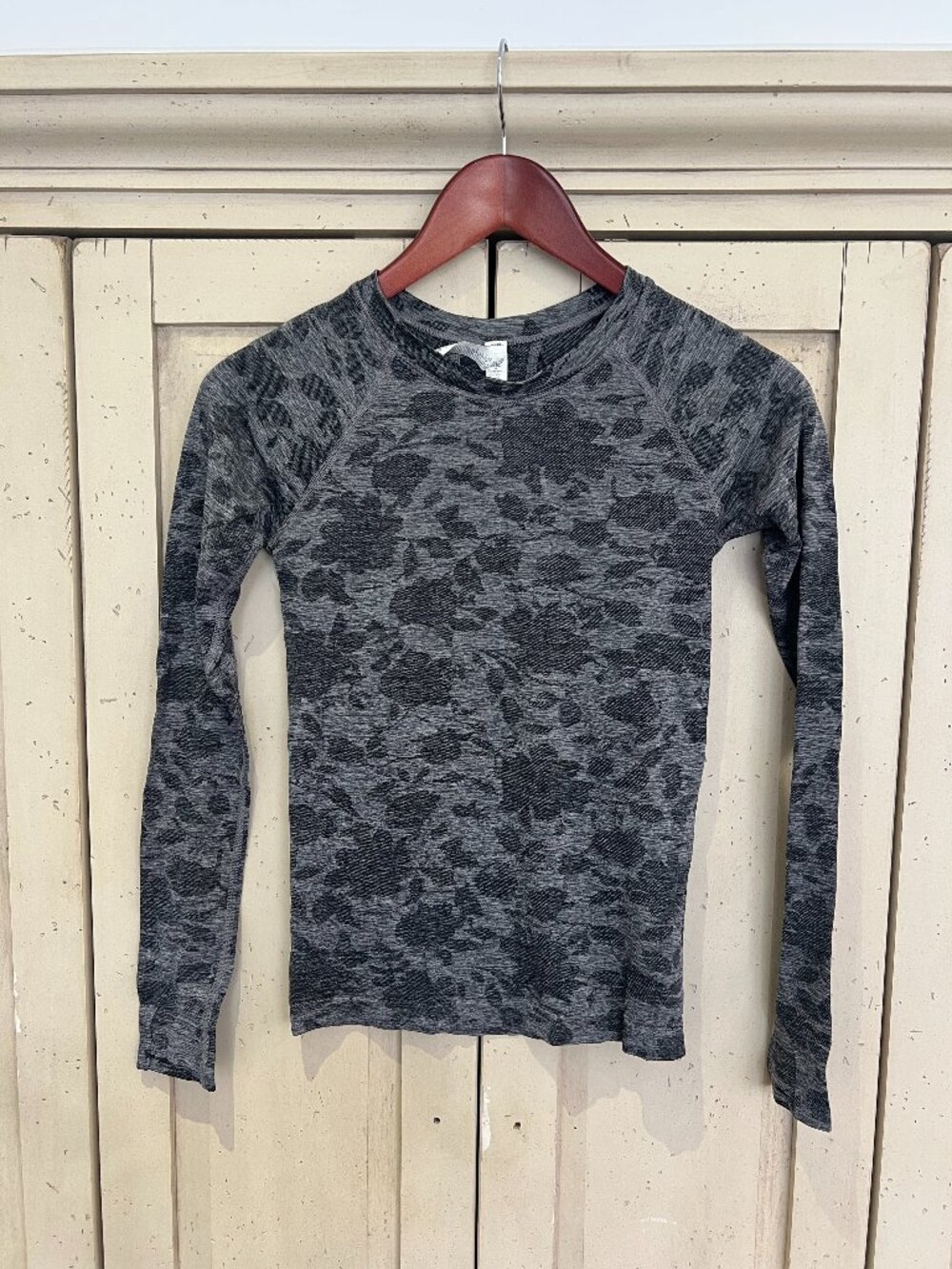 Athleta Momentum Floral Top Charcoal Grey Seamless Long Sleeve Thumbholes XXS